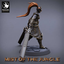 Load image into Gallery viewer, Amazon Heavy Soldier With Great Sword - Dual Great Sword - Mist of the Jungle - Rescale Miniatures - Wargaming D&amp;D DnD