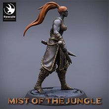 Load image into Gallery viewer, Amazon Heavy Soldier With Dagger - Walk - Mist of the Jungle -Rescale Miniatures - Wargaming D&amp;D DnD