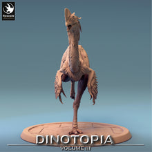 Load image into Gallery viewer, Oviraptor - Sprint Wild - Dinotopia - Rescale Miniatures - Wargaming D&amp;D DnD