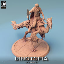 Load image into Gallery viewer, Oviraptor - Turn With Rider - Dinotopia - Rescale Miniatures - Wargaming D&amp;D DnD