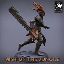 Load image into Gallery viewer, Amazon Heavy Soldier With Mace - Run - Mist of the Jungle - Rescale Miniatures - Wargaming D&amp;D DnD