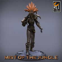 Load image into Gallery viewer, Amazon Light Soldier With Sword - Walk - Mist of the Jungle - Lord of the Print - Wargaming D&amp;D DnD