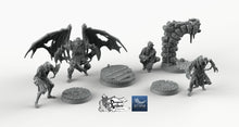 Load image into Gallery viewer, Vampire Strigoi Pack - Suttungr Miniatures Monster D&amp;D DnD